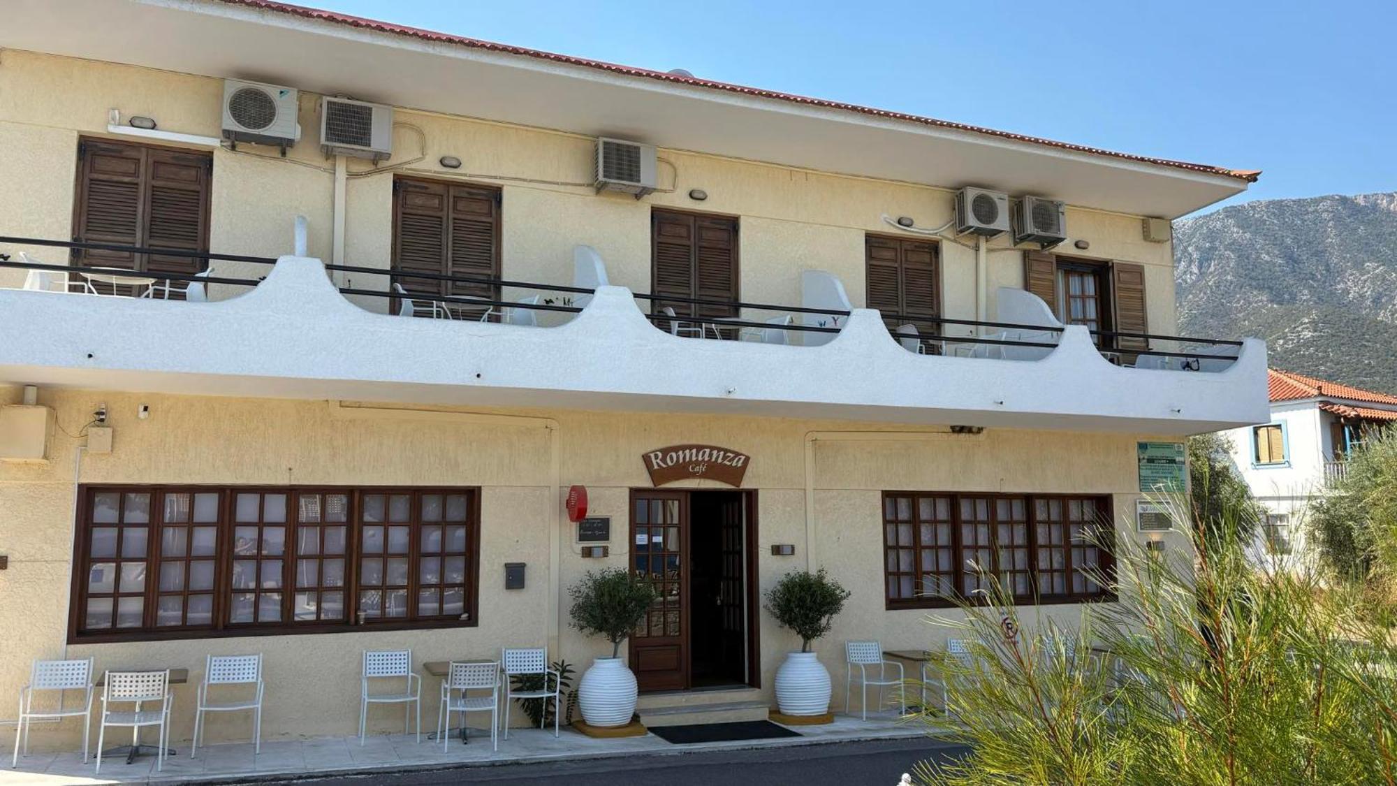 Romanza Rooms Poúlithra Exterior foto