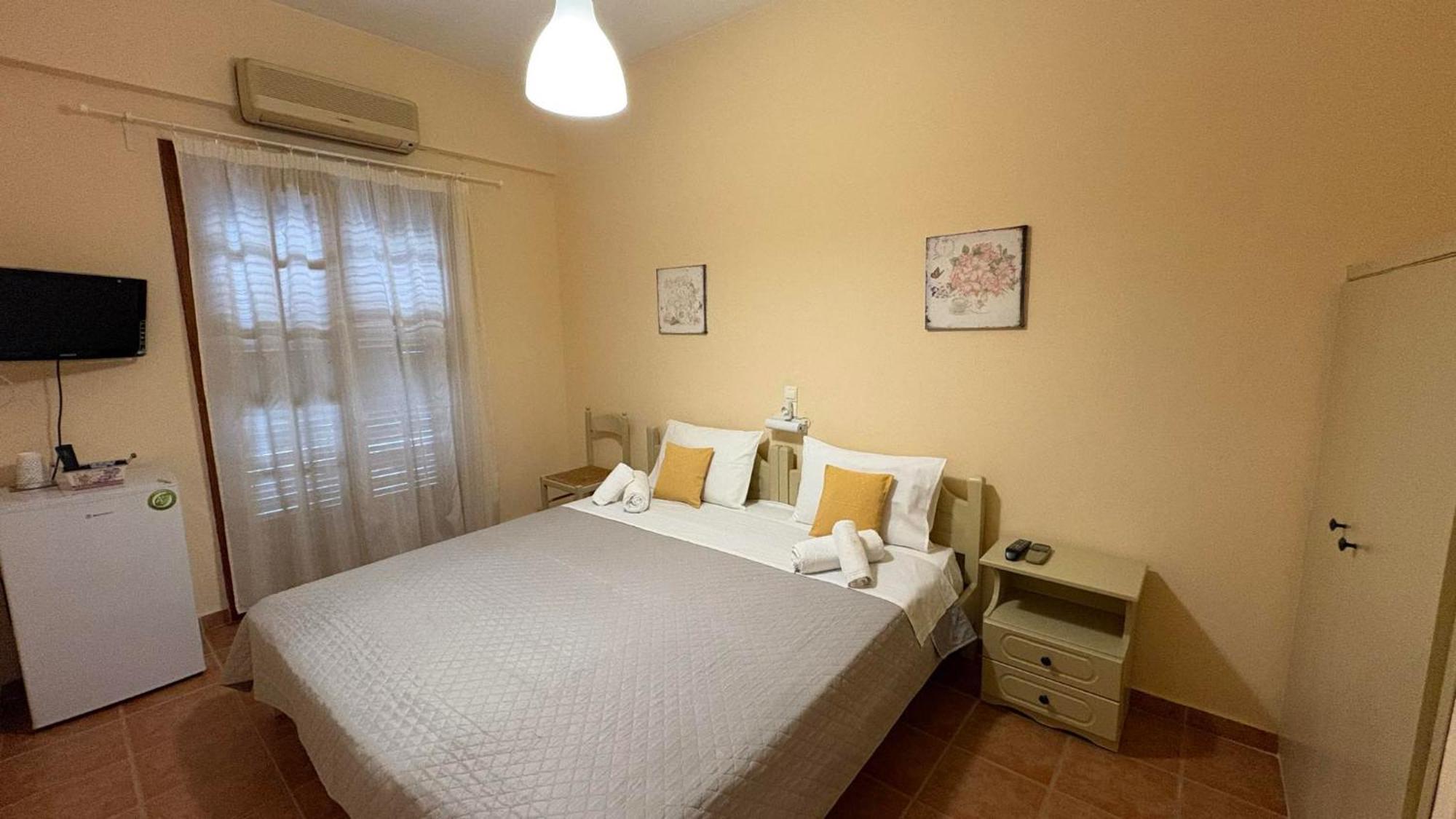 Romanza Rooms Poúlithra Exterior foto